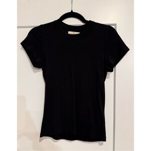 Arq Tee in Black